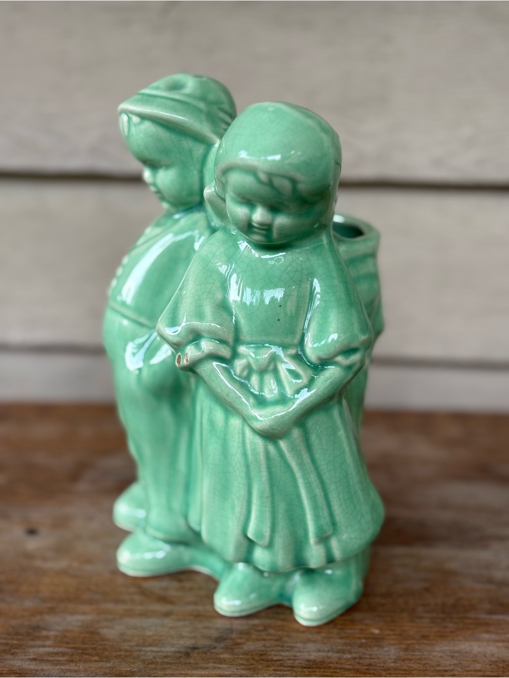 VTG 1940s-1950s ceramic planter featuring a Dutch boy and girl in a green glaze